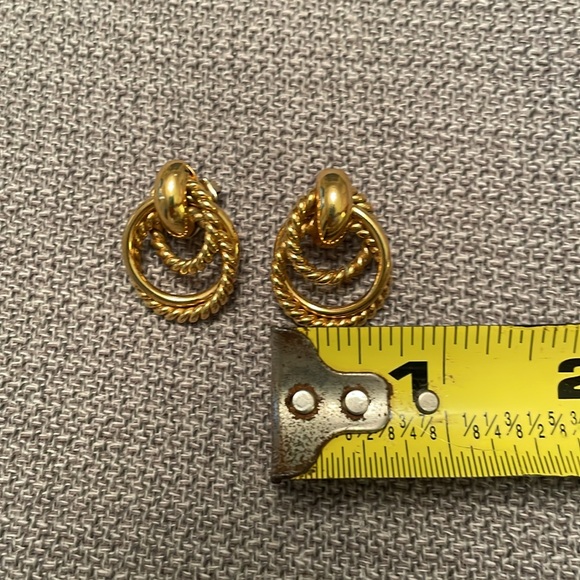 Avon Gold Tone Twisted Triple Hoop Post Earrings Door Knocker Earrings - Picture 7 of 8